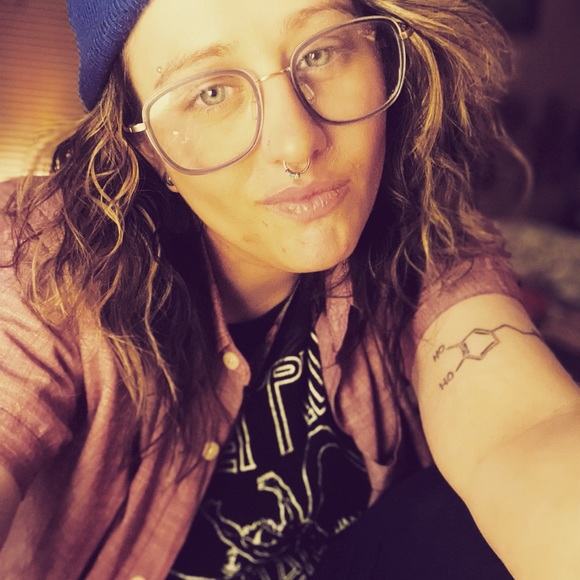 Meet your Posher, Lorra - Picture 2 of 9